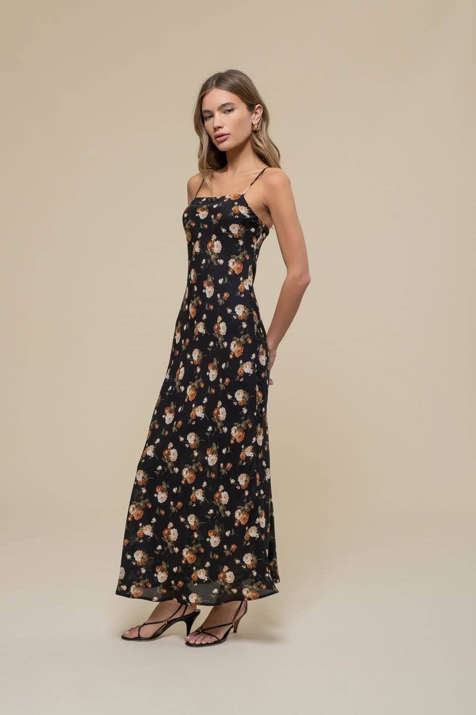 FLORAL SWEETHEART NECK CAMI MIDI DRESS: HUNTER GREEN MULTI