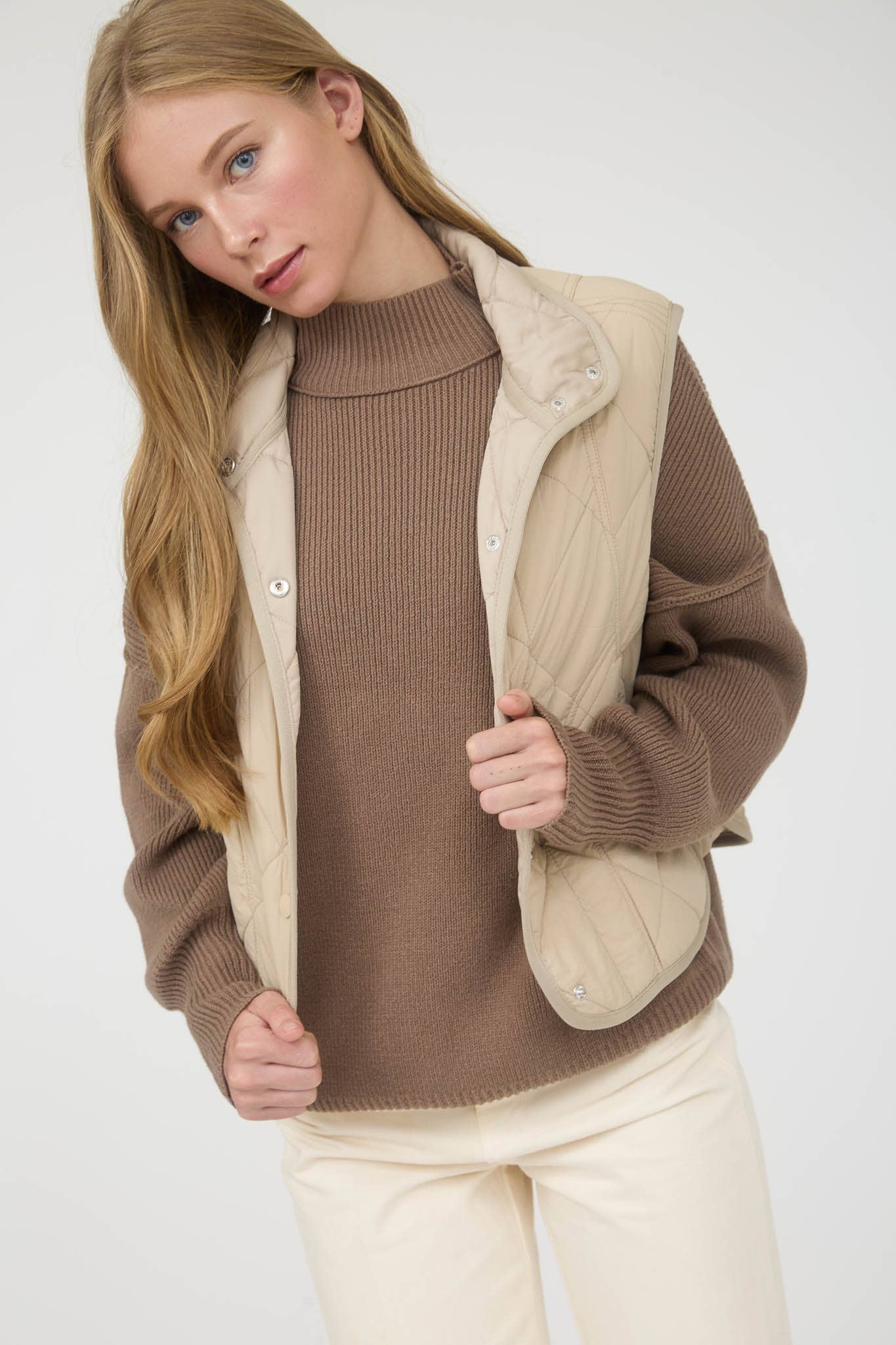 SNAP BUTTON QUILTED PUFFER VEST KHAKI