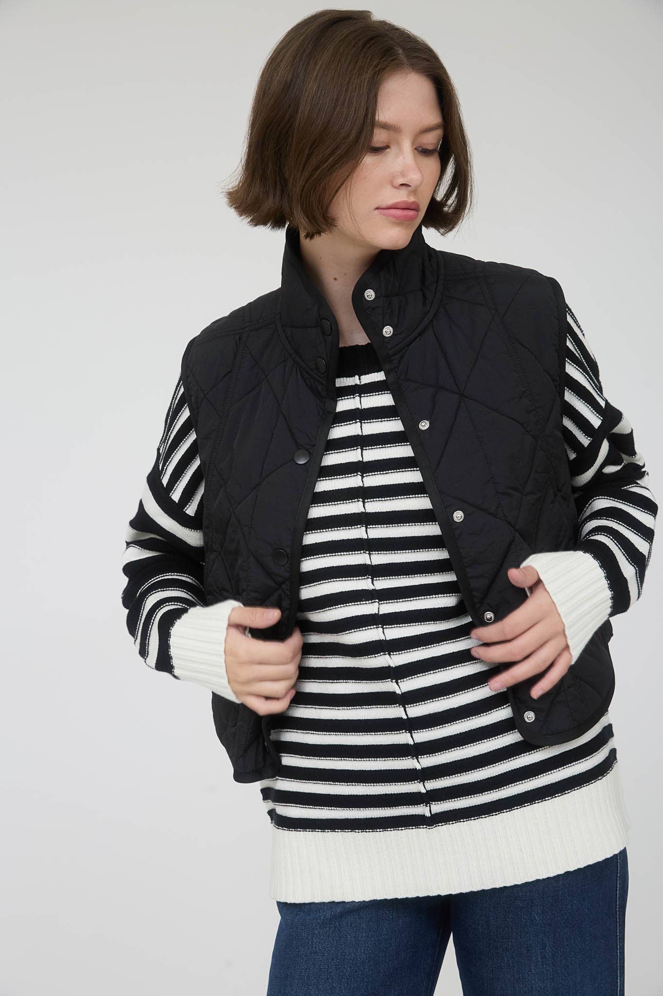 SNAP BUTTON QUILTED PUFFER VEST BLACK