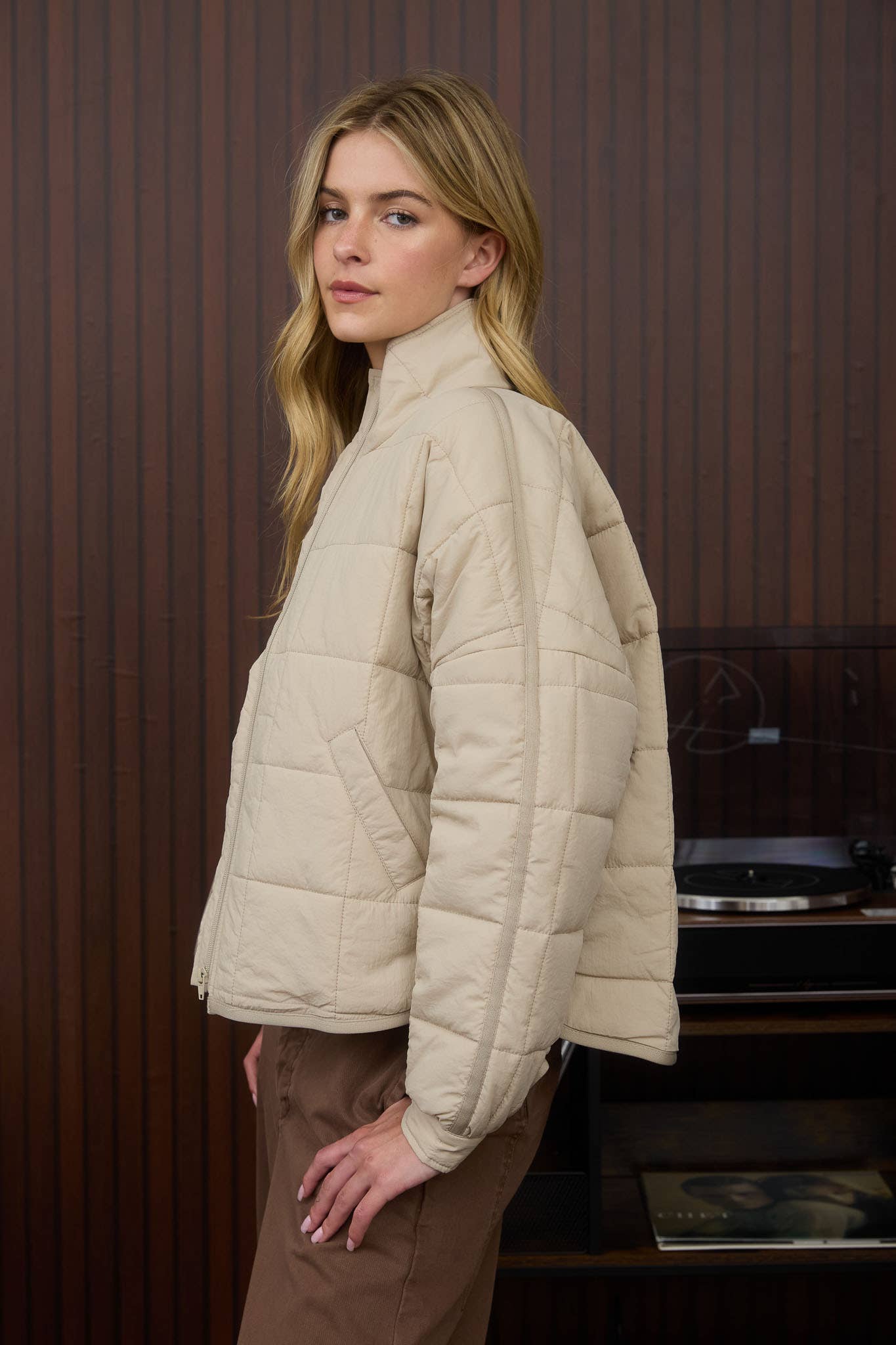 QUILTED SQUARE ZIP-UP PUFFER JACKET KHAKI