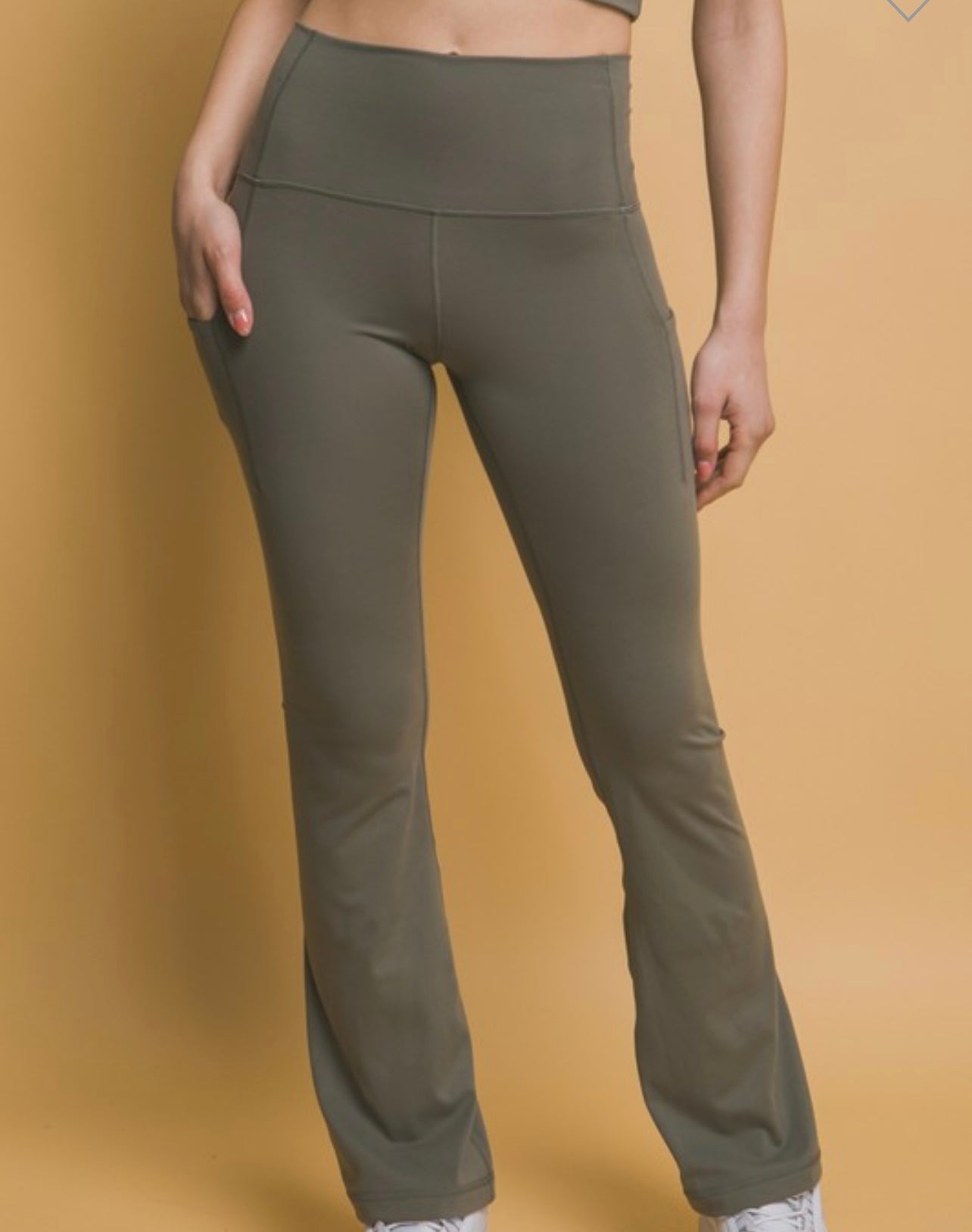 High waisted flare leggings with side pockets in moss