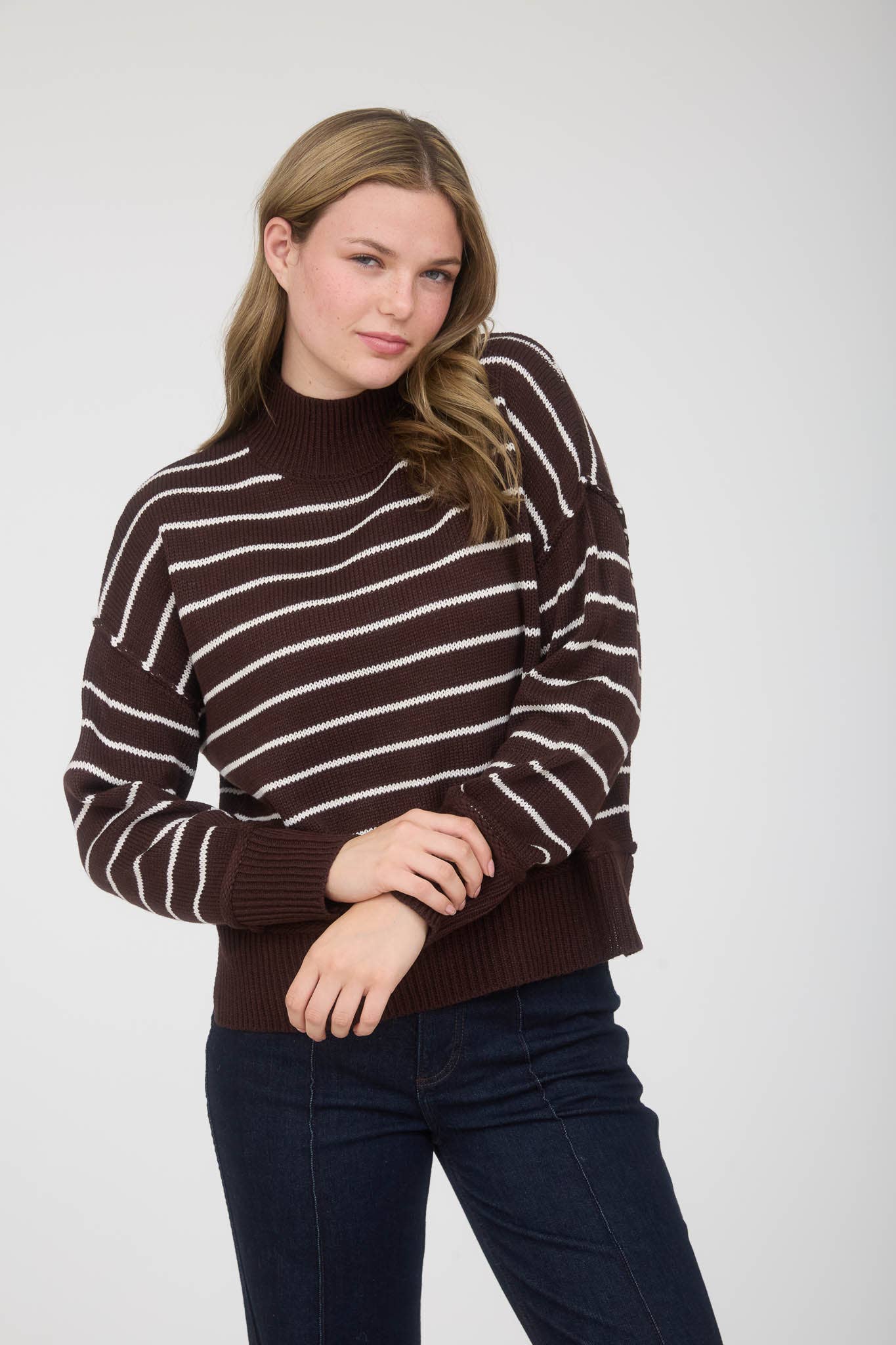 STRIPE MOCK NECK SIDE SPLIT KNIT PULLOVER SWEATER BROWN