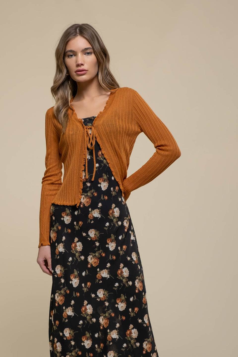 FLORAL SWEETHEART NECK CAMI MIDI DRESS: HUNTER GREEN MULTI