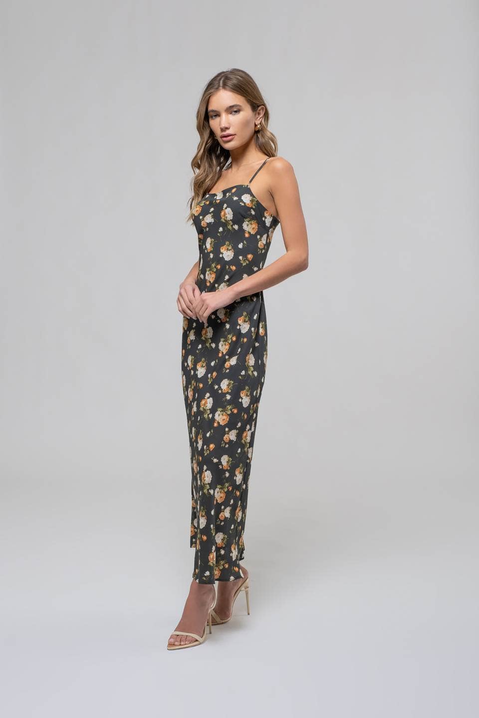 FLORAL SWEETHEART NECK CAMI MIDI DRESS: HUNTER GREEN MULTI
